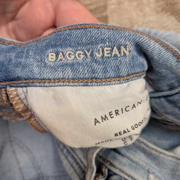 American Eagle High Rise Baggy Straight Leg Light Wash Jeans Size 4 Short - Picture 9 of 12